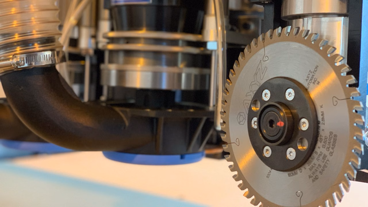 cnc-router-accessories-saw-blade-on-device