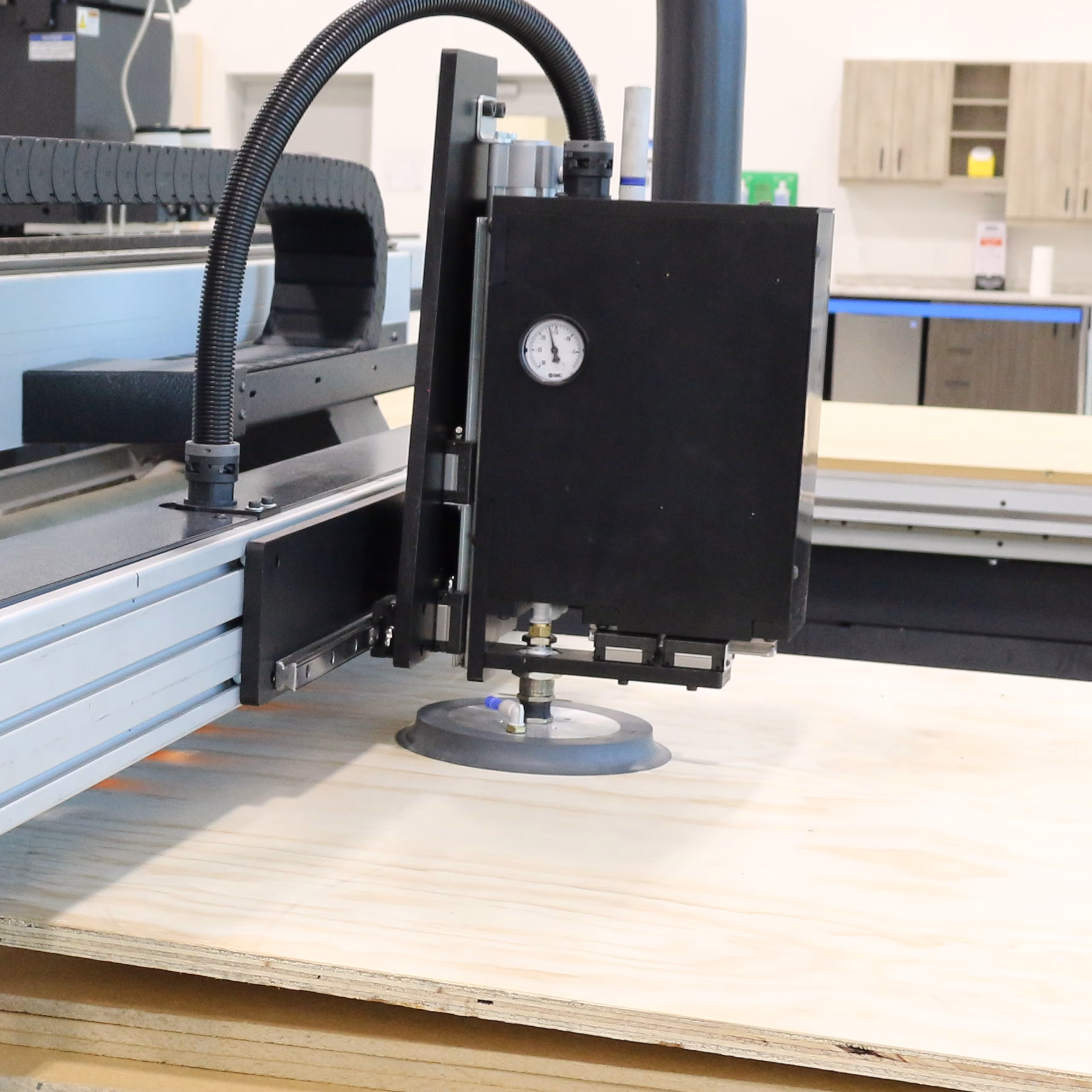 How LOADLINE EDGE and the AXYZ WOODWORKER Automate CNC Wood Production 2 Loadline-Edge